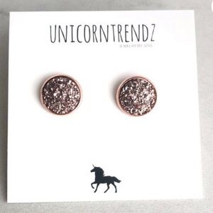 Rose gold stud earrings 🦄